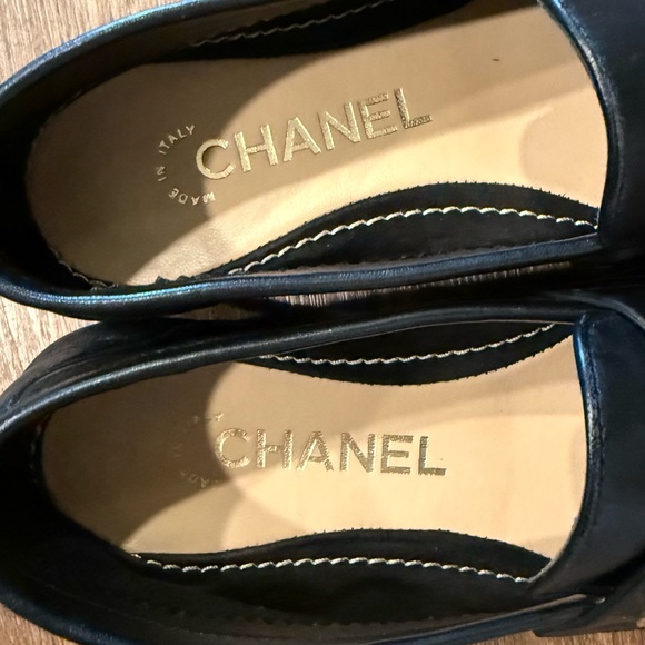 CHANEL Black Soft Leather Slip-On Loafers with CC detail - Picture 4 of 8